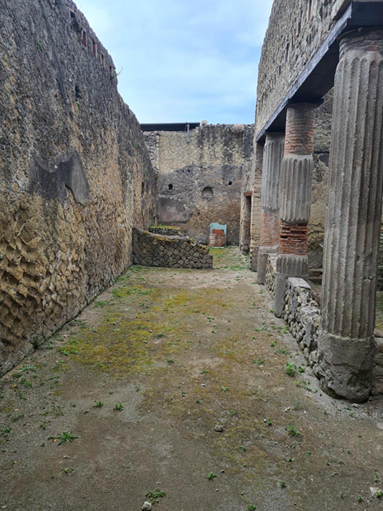 V.15 Herculaneum. May 2024.
Looking south along east portico towards south wall of kitchen with niche. Photo courtesy of Klaus Heese.
