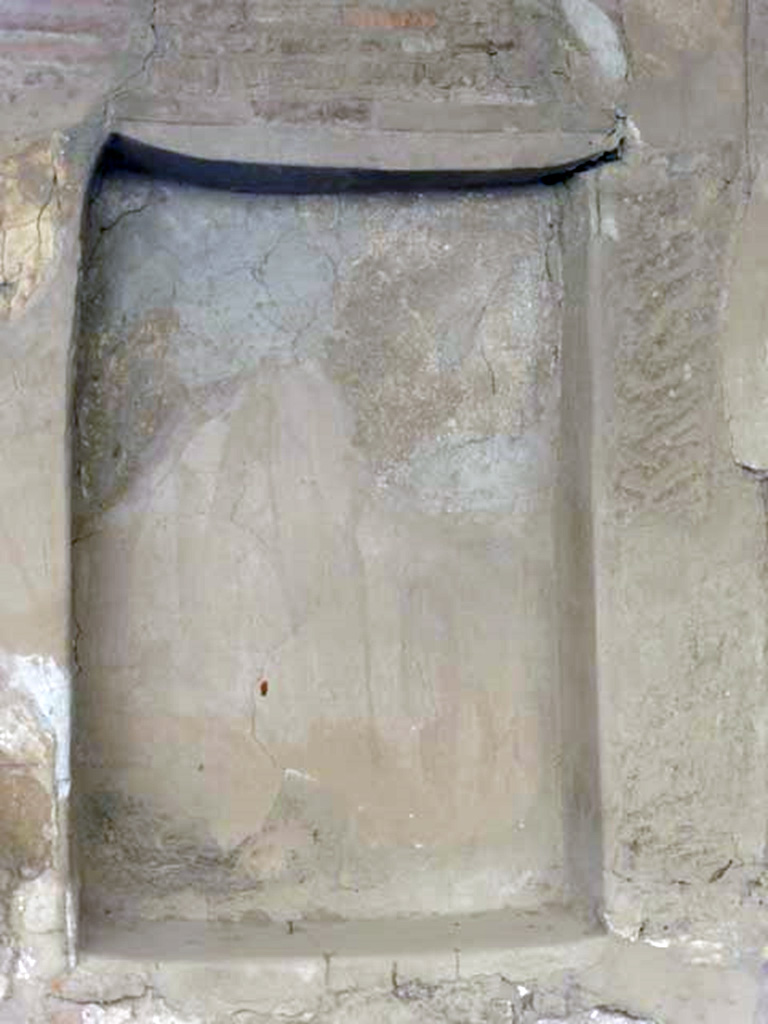 VI.12 Herculaneum, September 2015. Niche/recess in south wall.
Painted on the back of the niche can be seen what appears to be the vague outline of people.
The figure on the right seems to be wearing a short greenish tunic, perhaps Haiphestos, the god of metalworking, similarly depicted in II.3.9 at Pompeii?