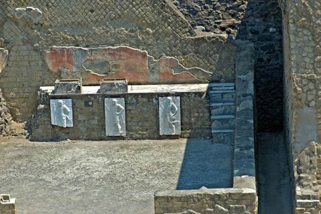 Herculaneum, July 2007. Sacred Area terrace, looking north.
Photo courtesy of Jennifer Stephens. ©jfs2007_HERC-8629.