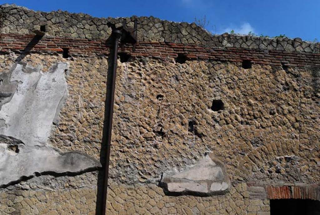 Cardo IV, west side, Herculaneum. June 2008. Exterior upper wall above VI.9. Photo courtesy of Nicolas Monteix.