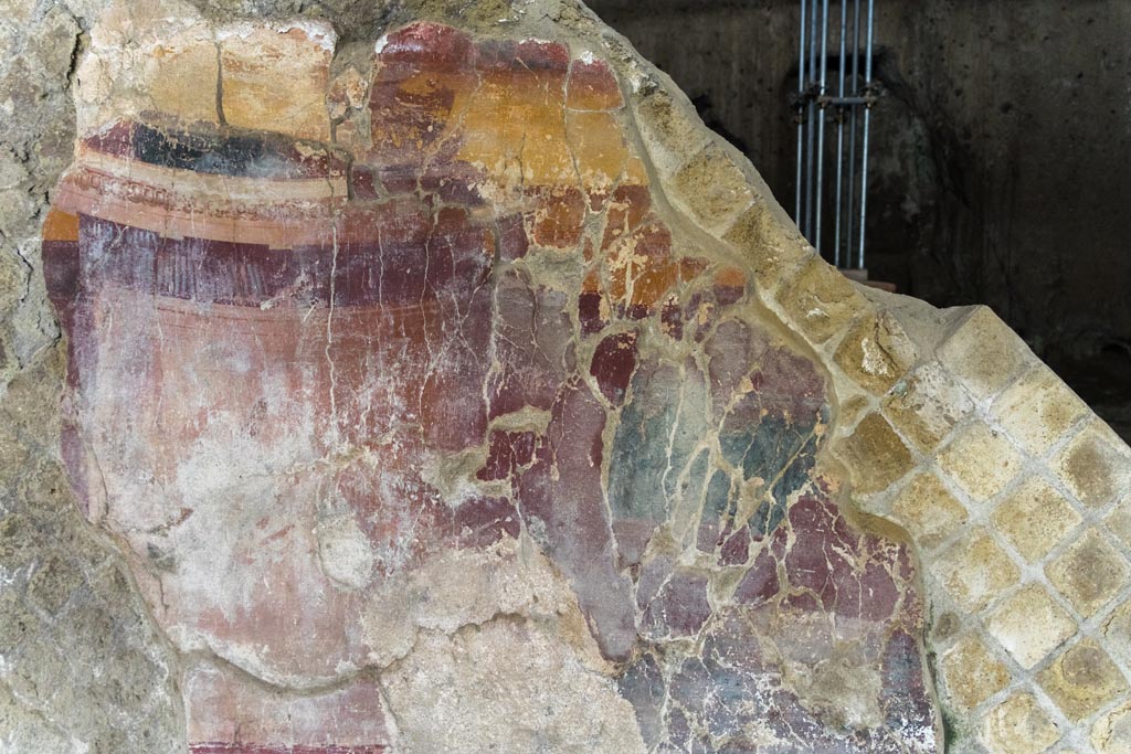 Herculaneum Villa dei Papiri. October 2023. Triclinium (i), painted decoration from north wall at east end. Photo courtesy of Johannes Eber. 