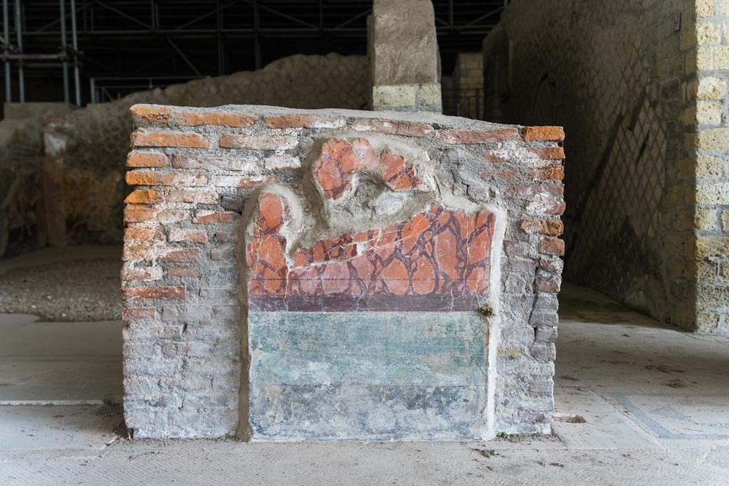 Herculaneum Villa dei Papiri. October 2023. 
Painted north wall in walkway (a) between room (g), on left, and corridor (h), on right. Photo courtesy of Johannes Eber. 
