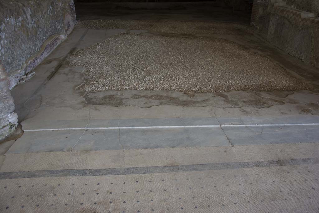 Villa dei Papiri, March 2019. Room (b), detail of doorway threshold at west end, looking north from large loggia (a).
Foto Annette Haug, ERC Grant 681269 DÉCOR.
