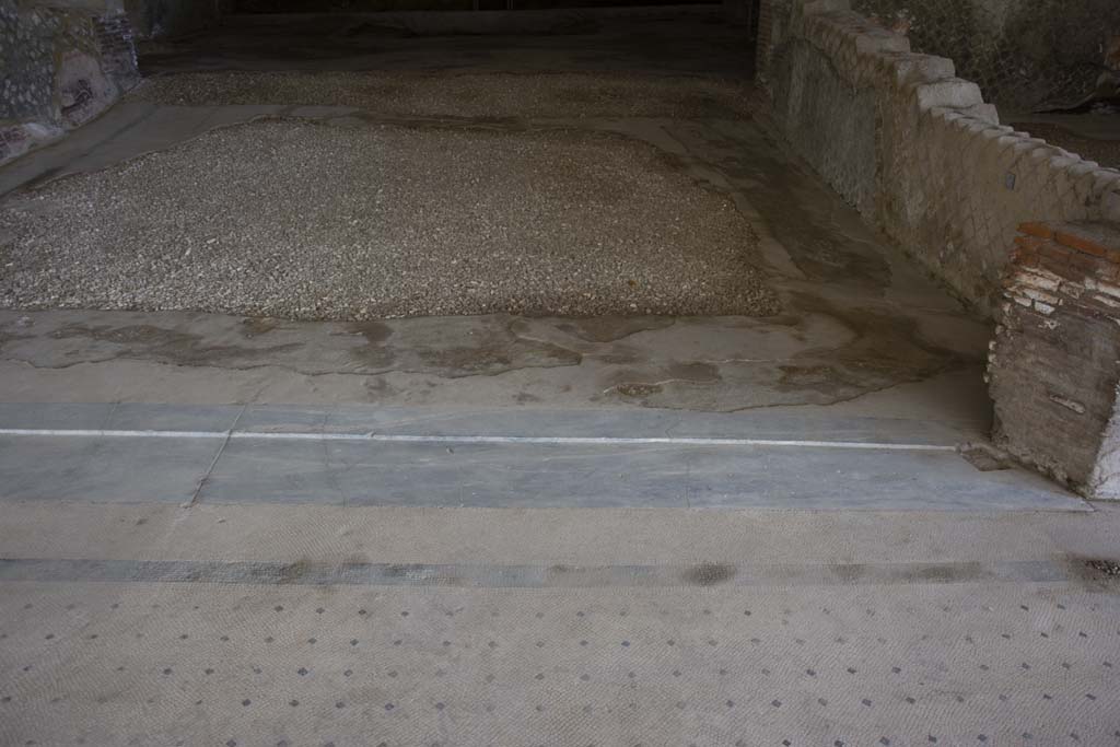 Villa dei Papiri, March 2019. Room (b), detail of doorway threshold at east end, looking north from large loggia (a).
Foto Annette Haug, ERC Grant 681269 DÉCOR.
