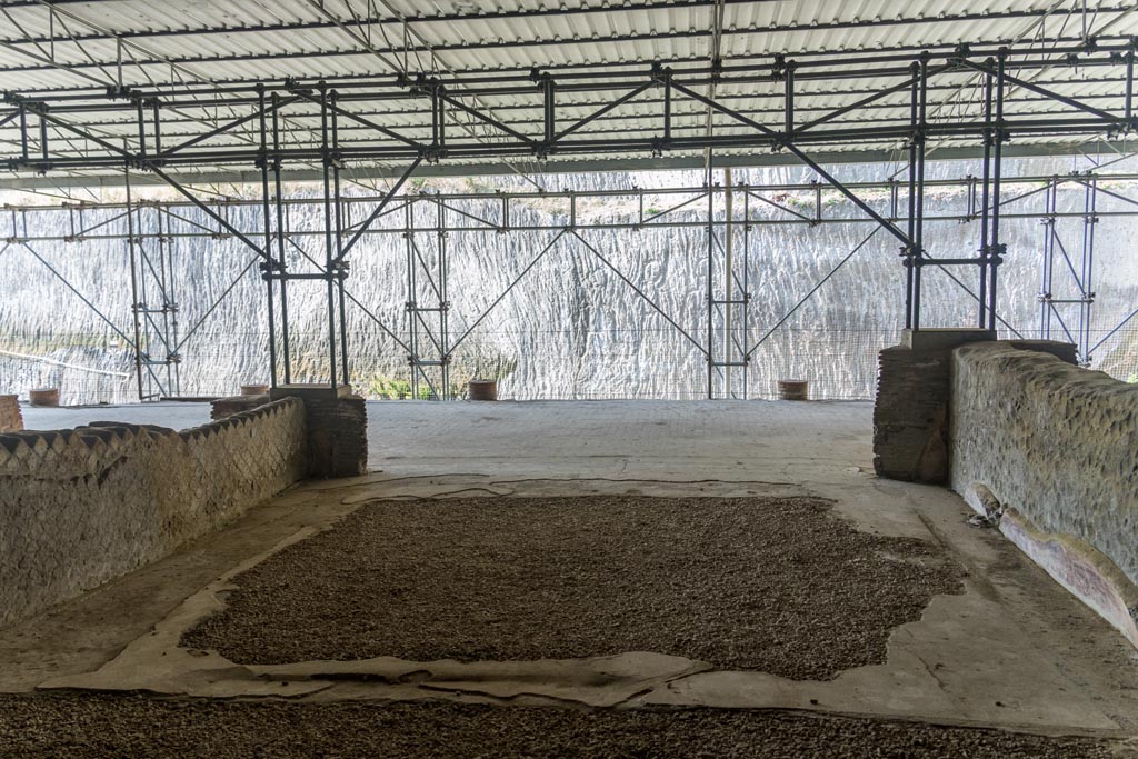 Herculaneum Villa dei Papiri. October 2023. 
Room (b), looking south across flooring towards the large loggia (a). Photo courtesy of Johannes Eber. 
