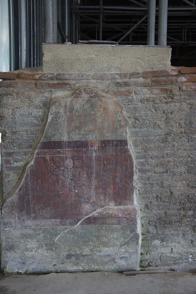 Villa dei Papiri, March 2019.
Room (a), north wall between corridor (u) on left, and room (s), on right, with detail of painting.
Foto Annette Haug, ERC Grant 681269 DÉCOR.