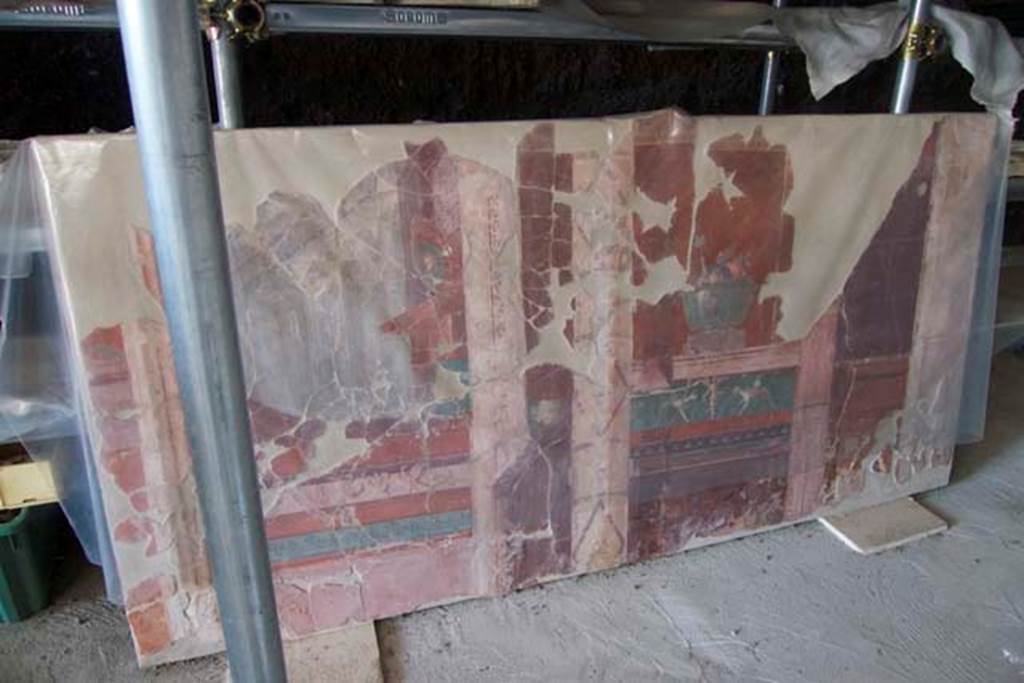 Villa dei Papiri, Herculaneum. July 2010. Room (r), detached wall decoration in store.
Photo courtesy of Michael Binns.
See Esposito D., 2010. Le Pitture della Villa dei Papiri ad Ercolano in La Villa Romaine de Boscoreale et ses fresques. édicions errance: Musée royal de Mariemont, p. 220, fig. 17.