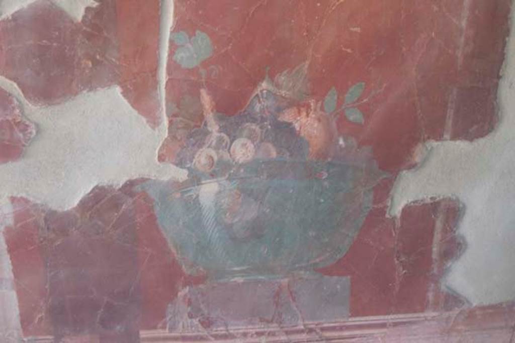 Villa dei Papiri, Herculaneum. July 2010. Room (r), detail of glass fruit bowl from detached wall decoration.
Photo courtesy of Michael Binns.
See Esposito D., 2010. Le Pitture della Villa dei Papiri ad Ercolano in La Villa Romaine de Boscoreale et ses fresques. édicions errance: Musée royal de Mariemont, p. 225, fig. 21.