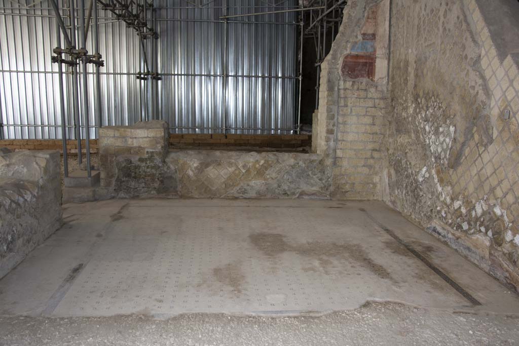 Villa dei Papiri, March 2019. Room (d), ala, looking west.
Foto Annette Haug, ERC Grant 681269 DÉCOR.