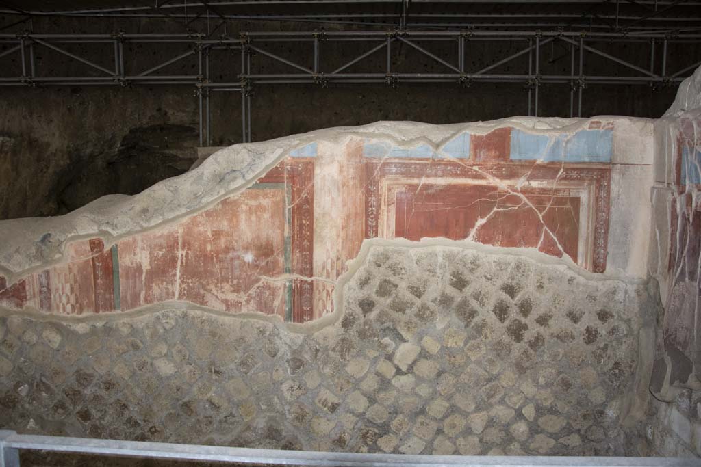 Villa dei Papiri, March 2019. North wall in north-east corner of ala, room (e).
Foto Annette Haug, ERC Grant 681269 DÉCOR.
De Simone and Ruffo place MANN 9423 here in the ala (e).
See De Simone, A. and F. Ruffo. Ercolano e la Villa dei Papiri alla luce dei nuovi scavi, CronErcol 33 (2003), p. 295-296, p. 298.