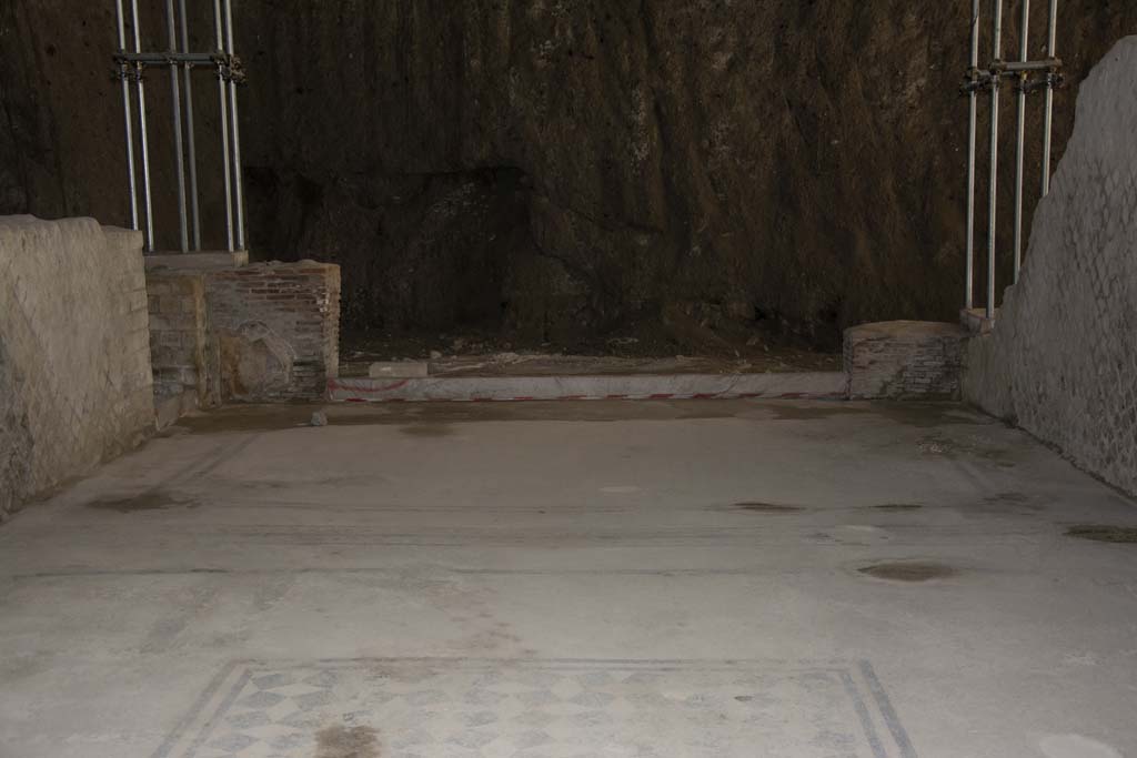 Villa dei Papiri, March 2019. Room l (L), looking east across flooring in triclinium.
Foto Annette Haug, ERC Grant 681269 DÉCOR.