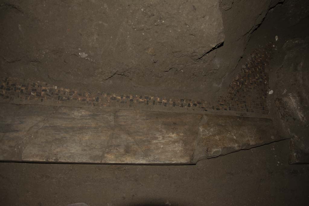 Villa dei Papiri, March 2019. Detail from lower wall and flooring in Bourbon tunnel (continuation).
Foto Annette Haug, ERC Grant 681269 DÉCOR.