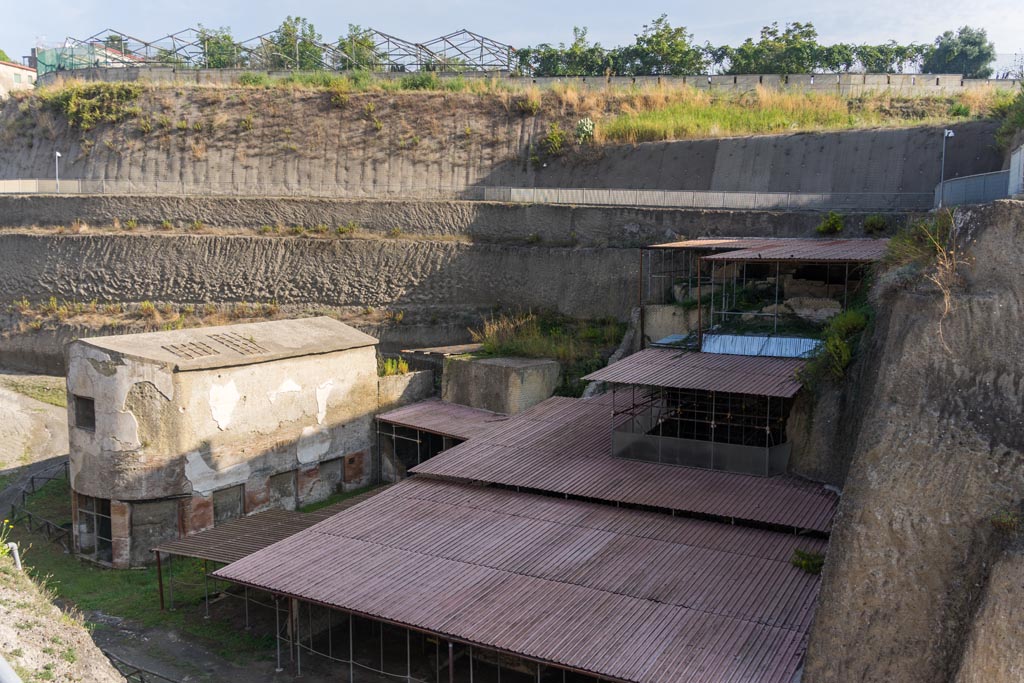 House of Dionysiac Reliefs, Herculaneum, on right. October 2023.
Looking north, with South-Western Baths, on left. Photo courtesy of Johannes Eber.