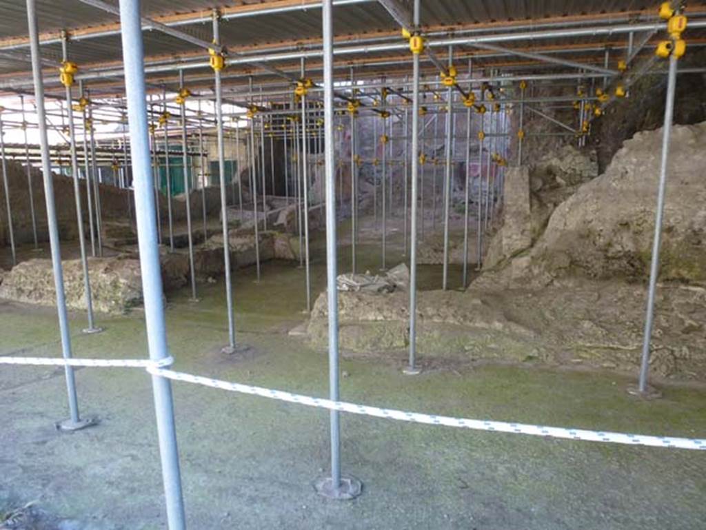House of Dionysiac Reliefs, Herculaneum. June 2012. Looking north from room (f2), with doorway to room (o), centre left.
On the north side of room (o) is a doorway into room (m).
Photo courtesy of Michael Binns.