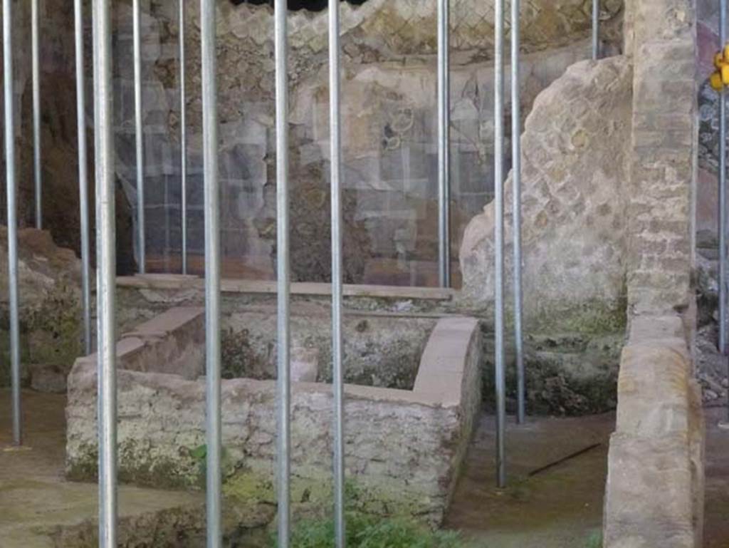 House of Dionysiac Reliefs, Herculaneum. June 2012. Looking north across pool in room (p), through window into room (l3).
Photo courtesy of Michael Binns.