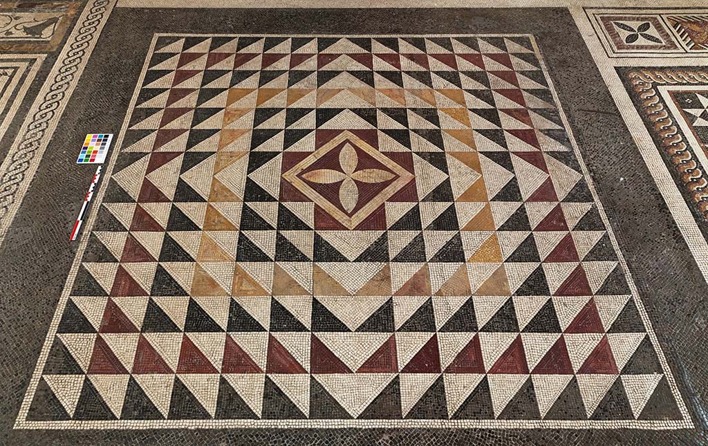 No.2. - Reggia di Portici, October 2013. Mosaic pavement in Royal Apartments.
Photo courtesy of Frédérique Marchand-Beaulieu and Helen Dessales.
©Villa Diomedes Project, Image database, http://villadiomede.huma-num.fr/bdd/images/5323 
